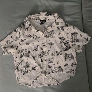 HotTopic Mushrooms & Butterflies Tie-Front Girls Woven Top